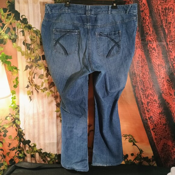 GUC: Lane Bryant size 28T Blue Denim Wash Jeans Flattering Stretch Classic - Picture 2 of 4